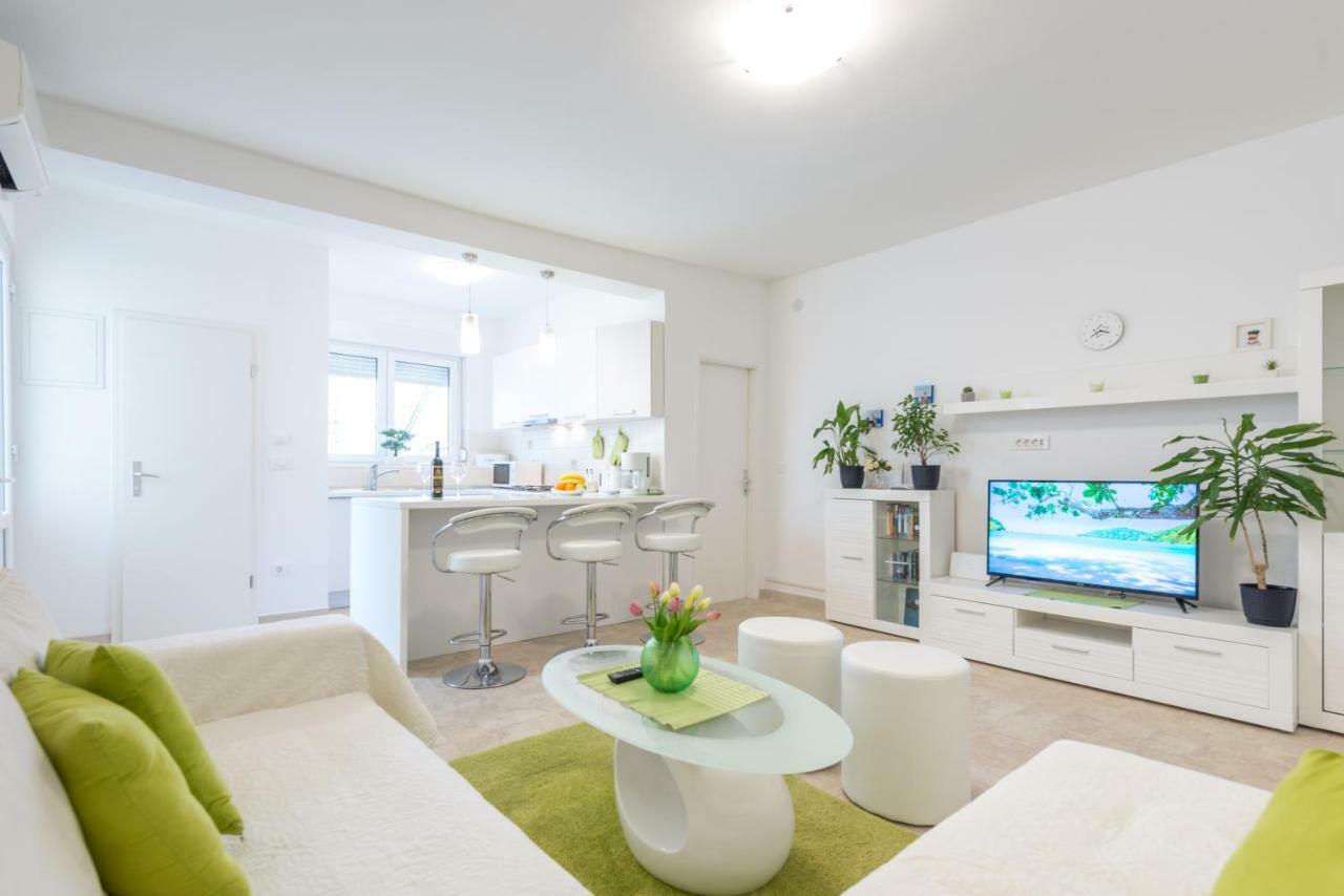 Green Magic Apartment *